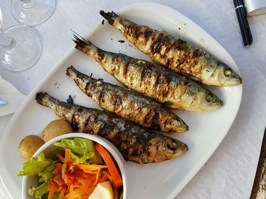 Manger au bord de l'eau - poissons grillés