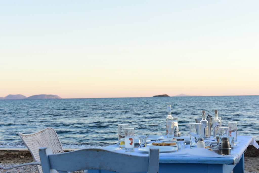 Manger au bord de l'eau - poissons grillés - Grèce